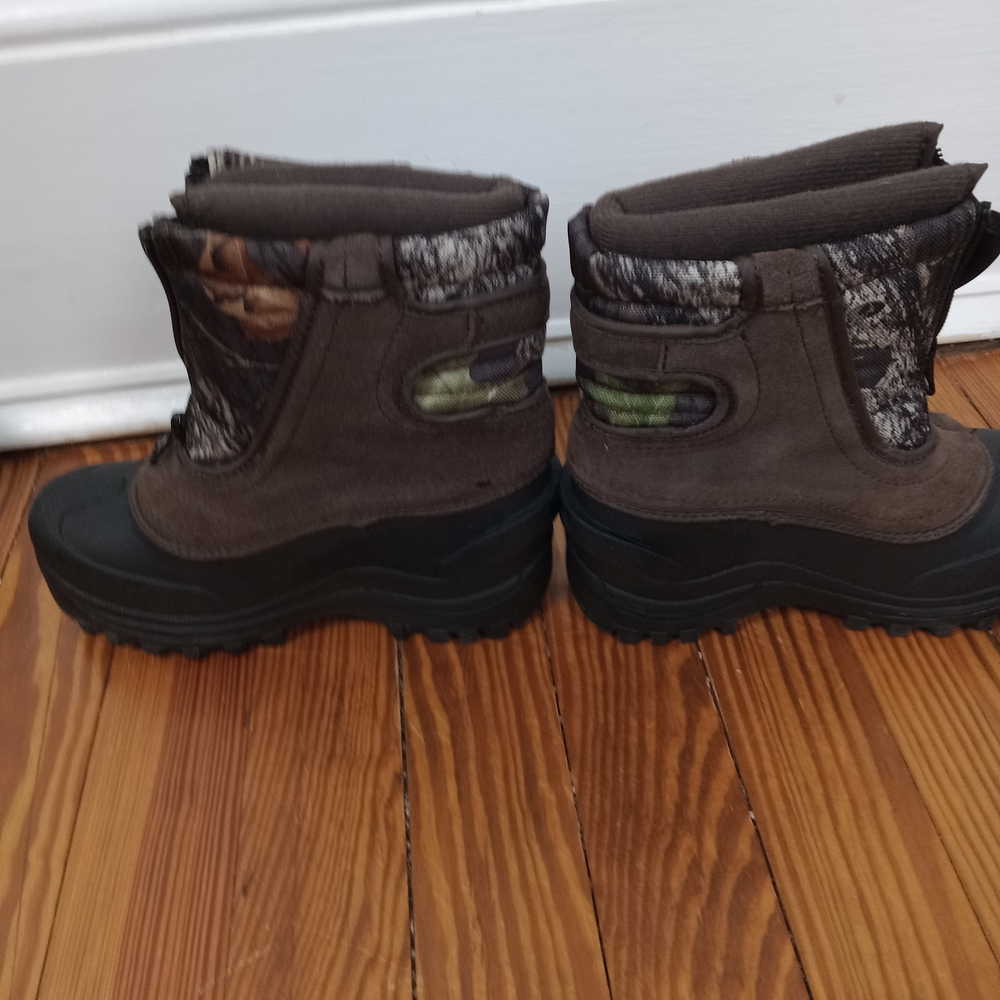 Hiking Boots - Picture 3 of 4
